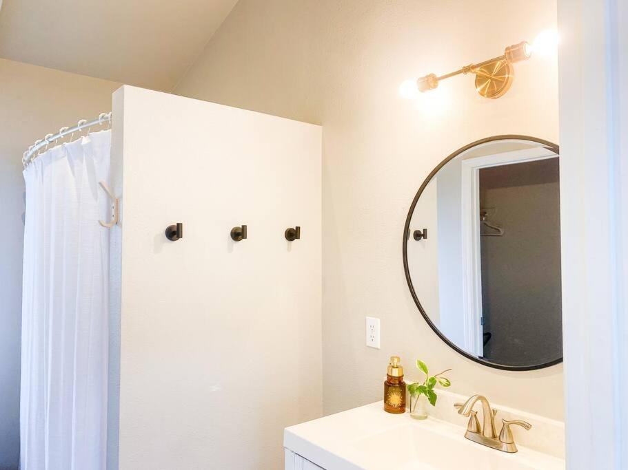 Hibiscus Hale, Full Kitchen, King Bed, Parking Apartment Keaau Bagian luar foto